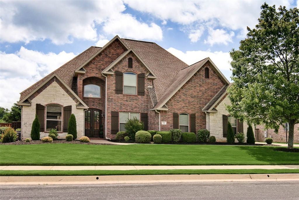 550 Trailwood Circle, Centerton, AR 72719