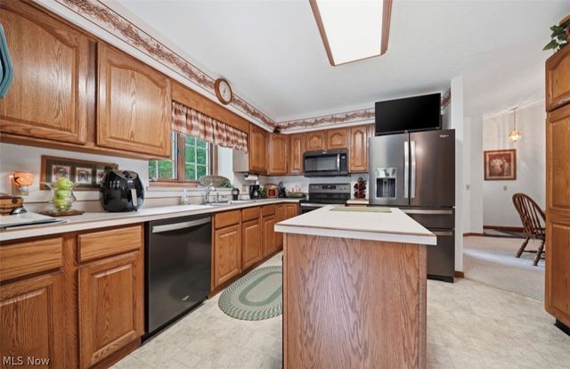 3556 Lake Road, Conneaut, OH 44030