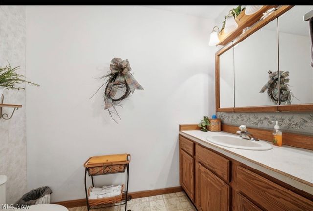 3556 Lake Road, Conneaut, OH 44030