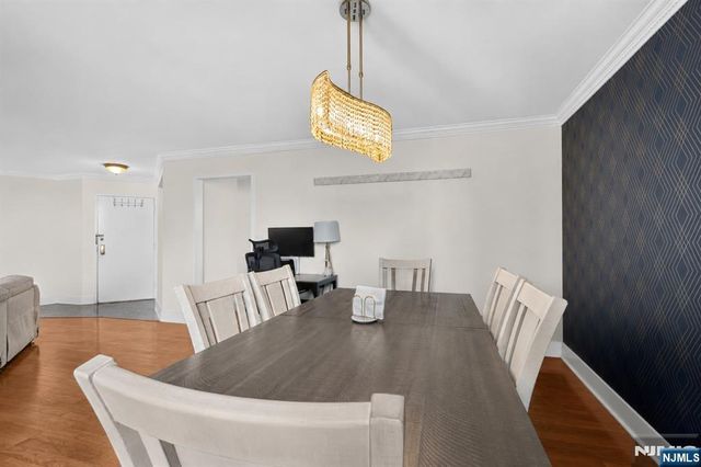 1020 Harmon Cove Tower 1020, Secaucus, NJ 07094