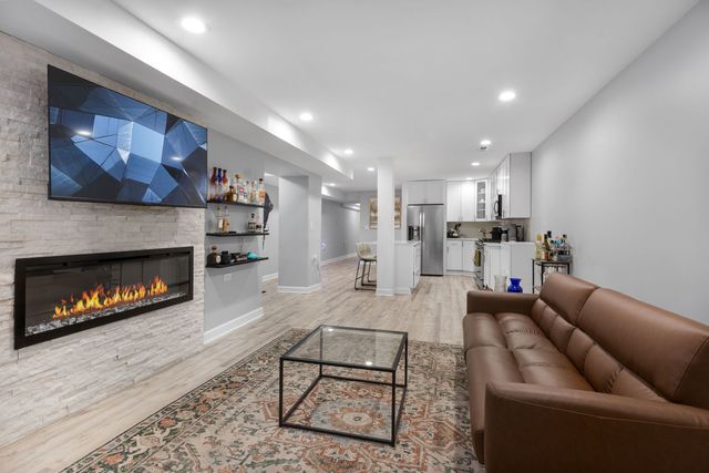 1135 W Farwell Avenue G, Chicago, IL 60626