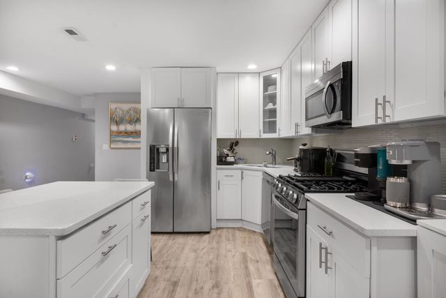 1135 W Farwell Avenue G, Chicago, IL 60626