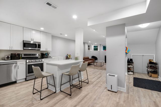 1135 W Farwell Avenue G, Chicago, IL 60626