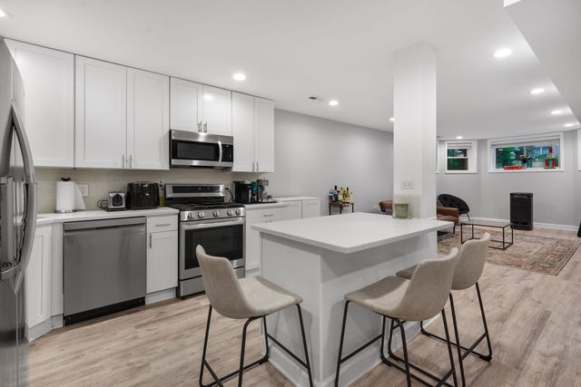 1135 W Farwell Avenue G, Chicago, IL 60626