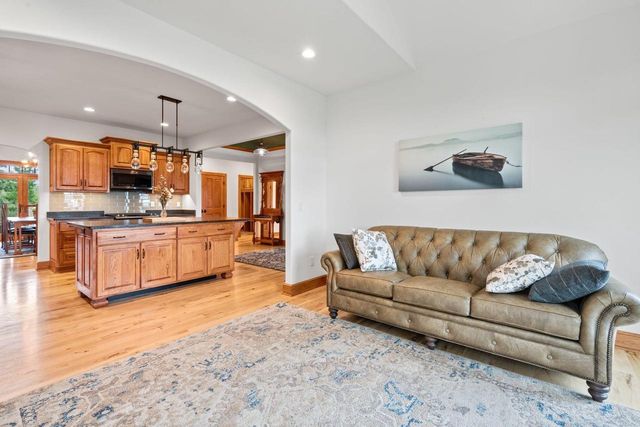 180 Monastery Hill DRIVE, Oconomowoc, WI 53066