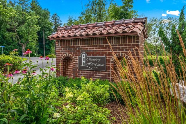 180 Monastery Hill DRIVE, Oconomowoc, WI 53066