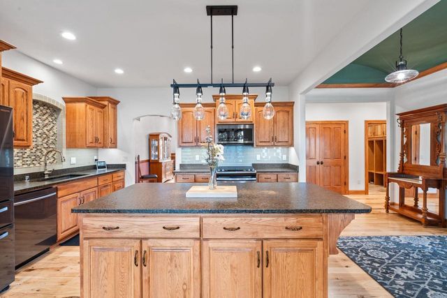 180 Monastery Hill DRIVE, Oconomowoc, WI 53066