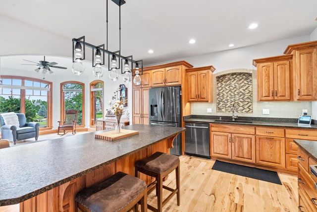 180 Monastery Hill DRIVE, Oconomowoc, WI 53066