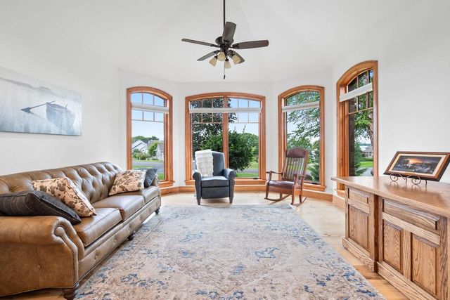 180 Monastery Hill DRIVE, Oconomowoc, WI 53066