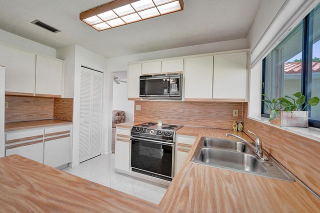 5521 SW 114 Avenue, Cooper City, FL 33330