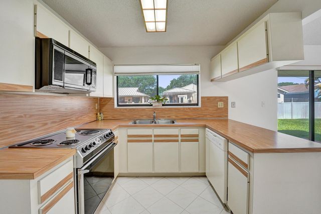 5521 SW 114 Avenue, Cooper City, FL 33330