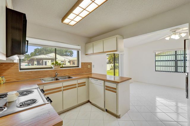 5521 SW 114 Avenue, Cooper City, FL 33330