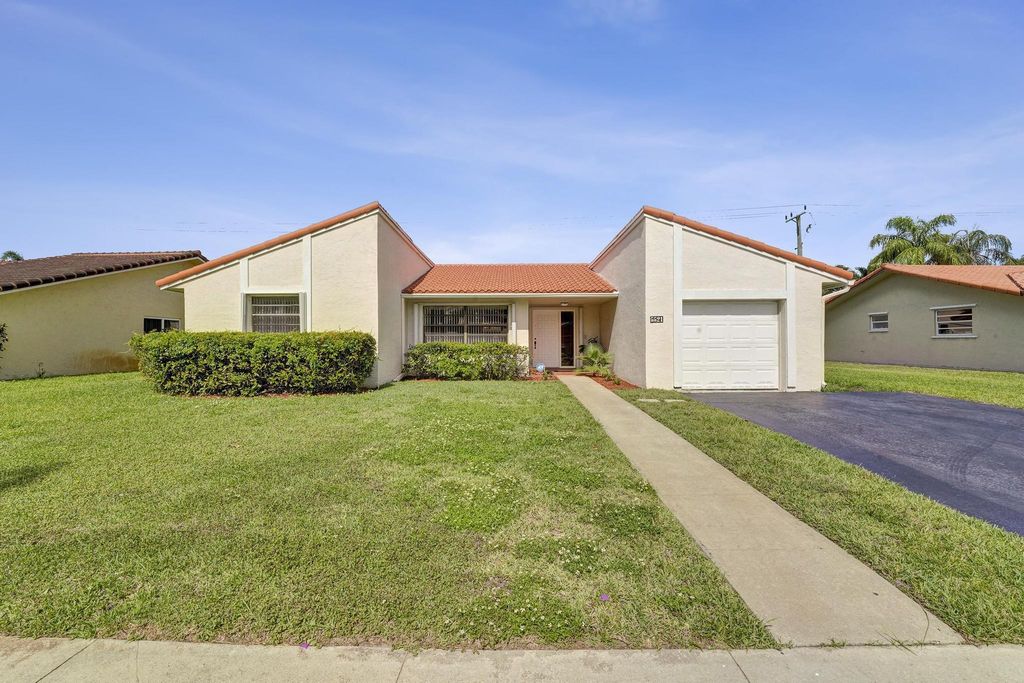 5521 SW 114 Avenue, Cooper City, FL 33330