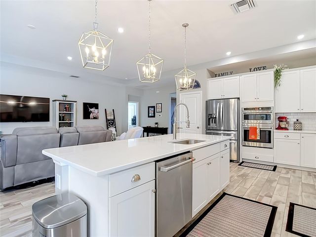 813 OLD WINDSOR WAY, Spring Hill, FL 34609