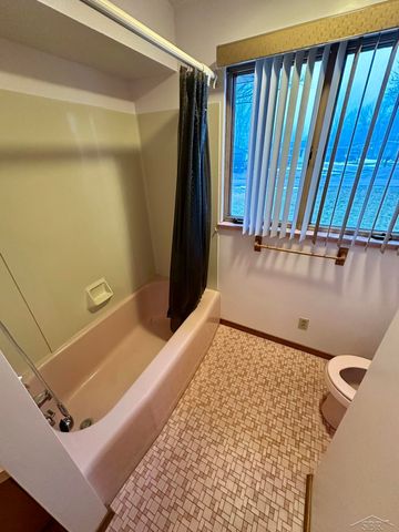 76 Cedar Drive, Bay City, MI 48708