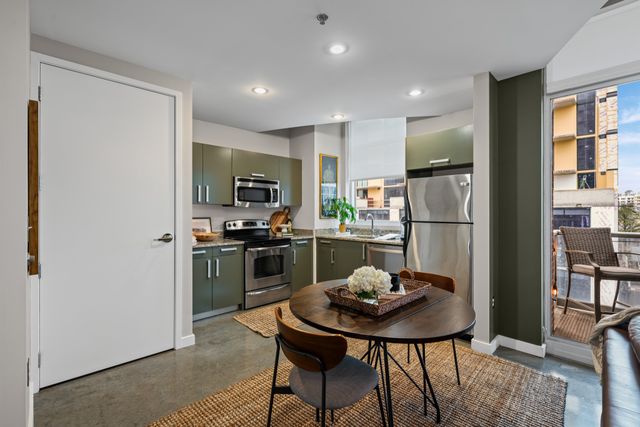 600 12th Ave S Apt 712, Nashville, TN 37203