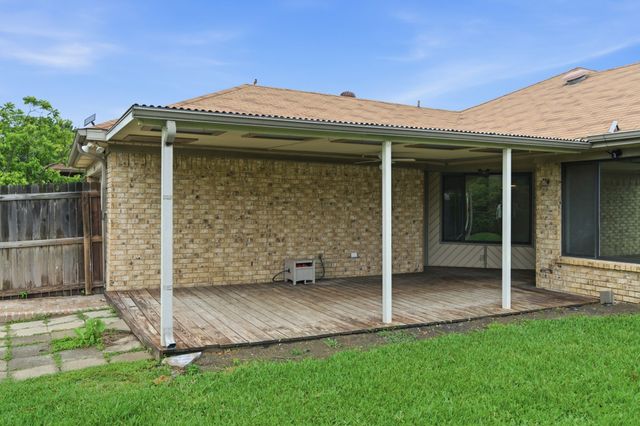 1506 Springaire Lane, Lewisville, TX 75077