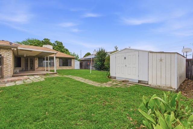 1506 Springaire Lane, Lewisville, TX 75077