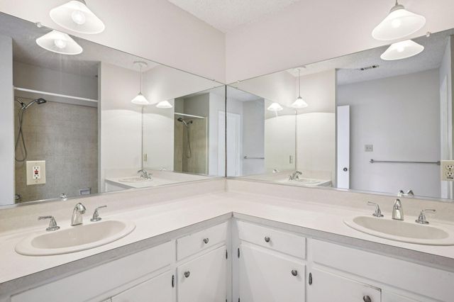 141 Ridgecrest RD, Georgetown, TX 78628