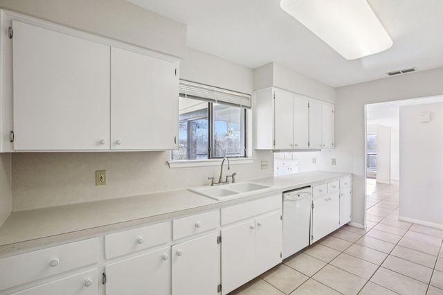 141 Ridgecrest RD, Georgetown, TX 78628