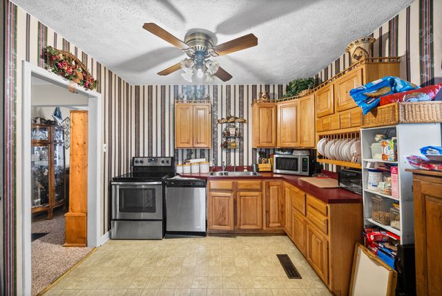 2736 Kenwood Dr, Hopkinsville, KY 42240