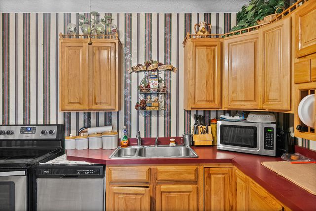 2736 Kenwood Dr, Hopkinsville, KY 42240