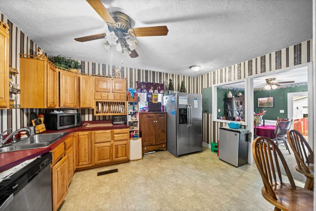 2736 Kenwood Dr, Hopkinsville, KY 42240