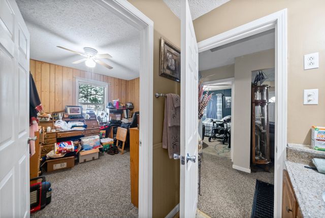 2736 Kenwood Dr, Hopkinsville, KY 42240