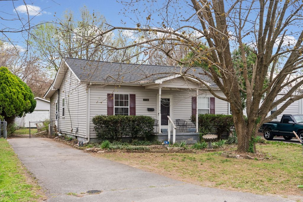 2736 Kenwood Dr, Hopkinsville, KY 42240