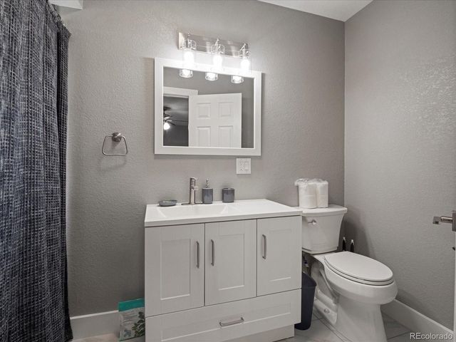 8233 W 62nd Pl, Arvada, CO 80004