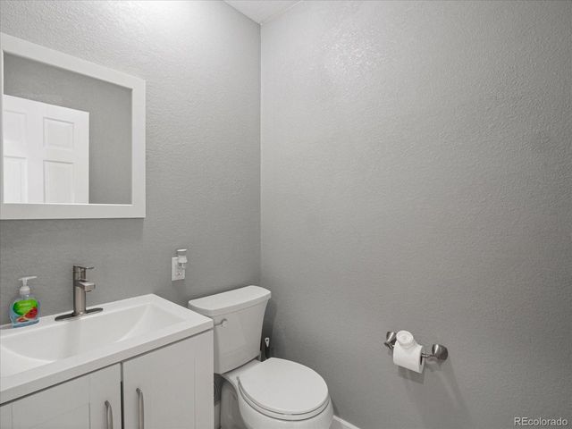 8233 W 62nd Pl, Arvada, CO 80004