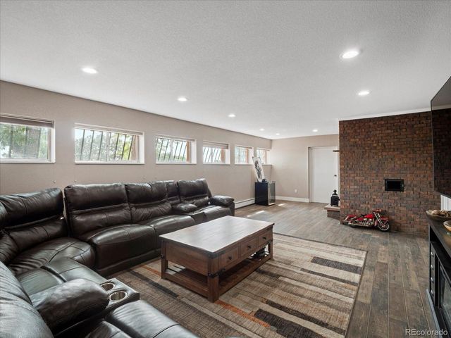 8233 W 62nd Pl, Arvada, CO 80004