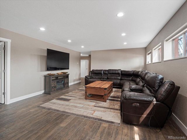 8233 W 62nd Pl, Arvada, CO 80004