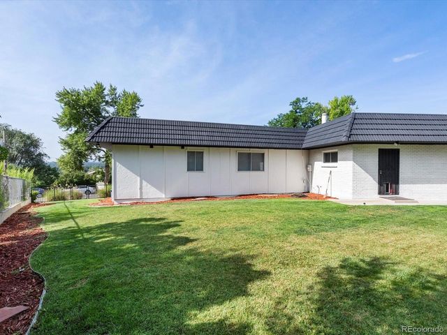 8233 W 62nd Pl, Arvada, CO 80004