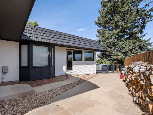 8233 W 62nd Pl, Arvada, CO 80004