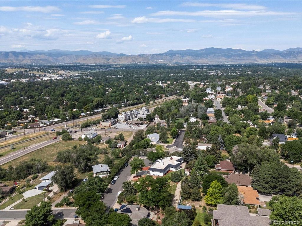 8233 W 62nd Pl, Arvada, CO 80004