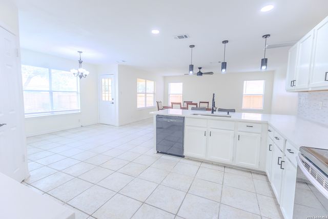 5135 Stormy Hls, San Antonio, TX 78247