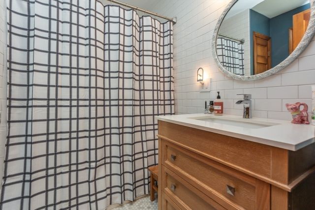 1 Ocean Dr, Mattapoisett, MA 02739
