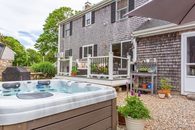 1 Ocean Dr, Mattapoisett, MA 02739