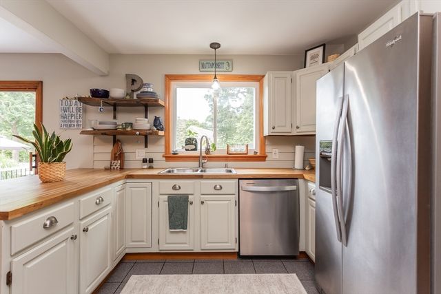 1 Ocean Dr, Mattapoisett, MA 02739
