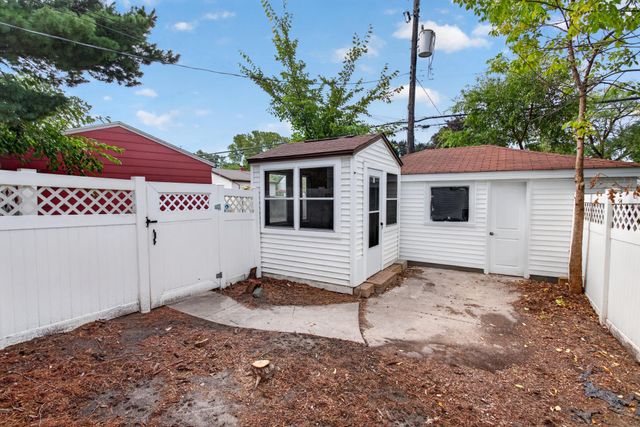 3667 W Broadway Avenue, Robbinsdale, MN 55422