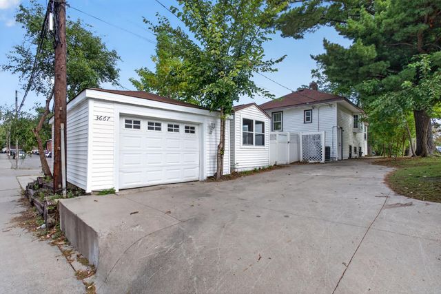 3667 W Broadway Avenue, Robbinsdale, MN 55422