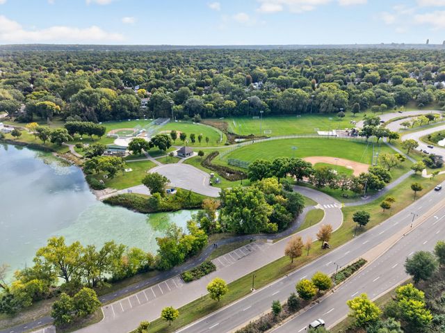 3667 W Broadway Avenue, Robbinsdale, MN 55422