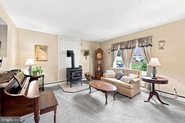 24 HILLMAN AVE, Trenton, NJ 08638