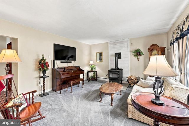 24 HILLMAN AVE, Trenton, NJ 08638