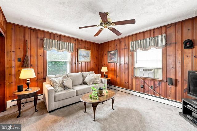 24 HILLMAN AVE, Trenton, NJ 08638