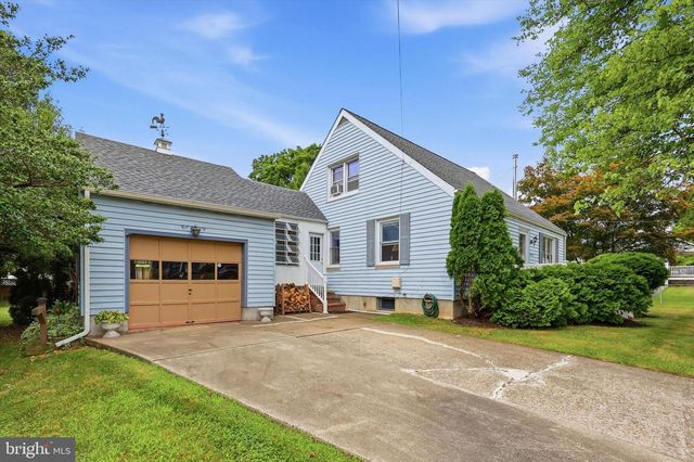 24 HILLMAN AVE, Trenton, NJ 08638