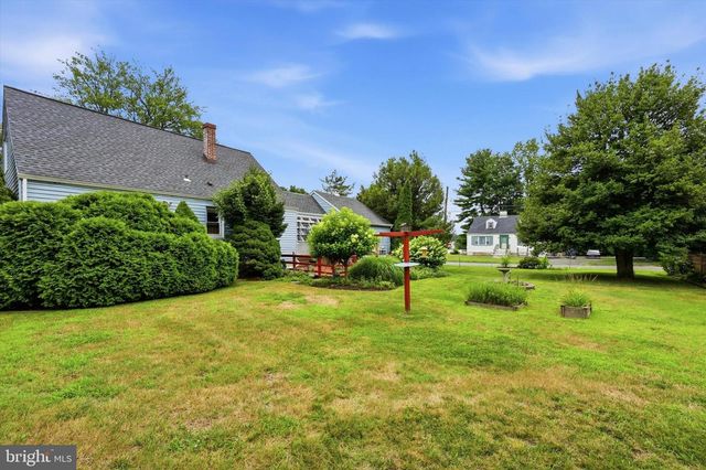 24 HILLMAN AVE, Trenton, NJ 08638