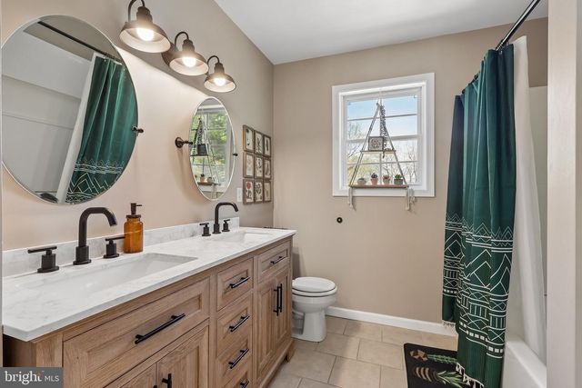 5025 DEER DR, Downingtown, PA 19335