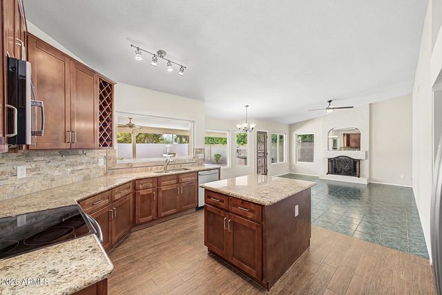 4111 E CHOLLA CANYON Drive, Phoenix, AZ 85044